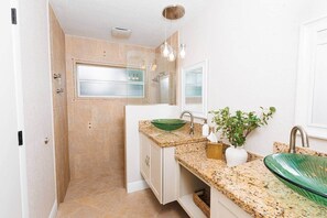 Hair dryer, towels - Spacious Family Home | Saltwater Pool | Game Room (Palm Beach County)