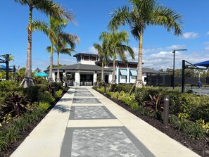 المنطقة المحيطة بالمنشأة