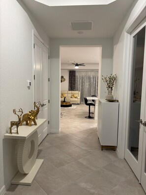 المنشأة من الداخل