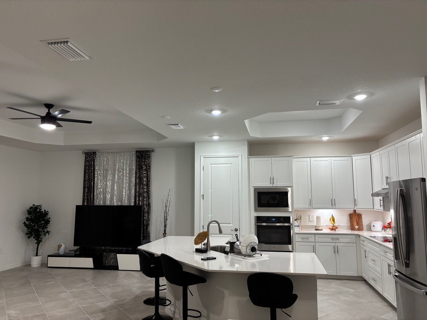 Mikroaaltouuni, uuni, liesi, astianpesukone