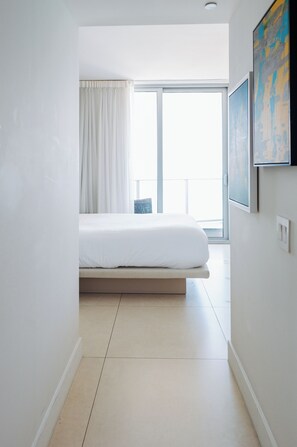 2 bedrooms, in-room safe, iron/ironing board, free WiFi - Oceanfront 36th Floor Condo with Stunning Views Resort and Beach Access (Hollywood)