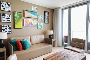Smart TV - Oceanfront 36th Floor Condo with Stunning Views Resort and Beach Access (Hollywood)