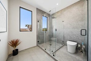 Shower, hair dryer, bidet, towels - 4 Bedrooms, 3 Bathrooms, luxury homes for a vacation getaway. (Joshua Tree)