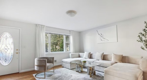 Luxury NYC Home Game Room Free Parking