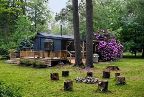 Quiet 2-bedroom cottage in peaceful Lake Hill