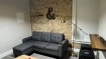 Televisión y chimenea