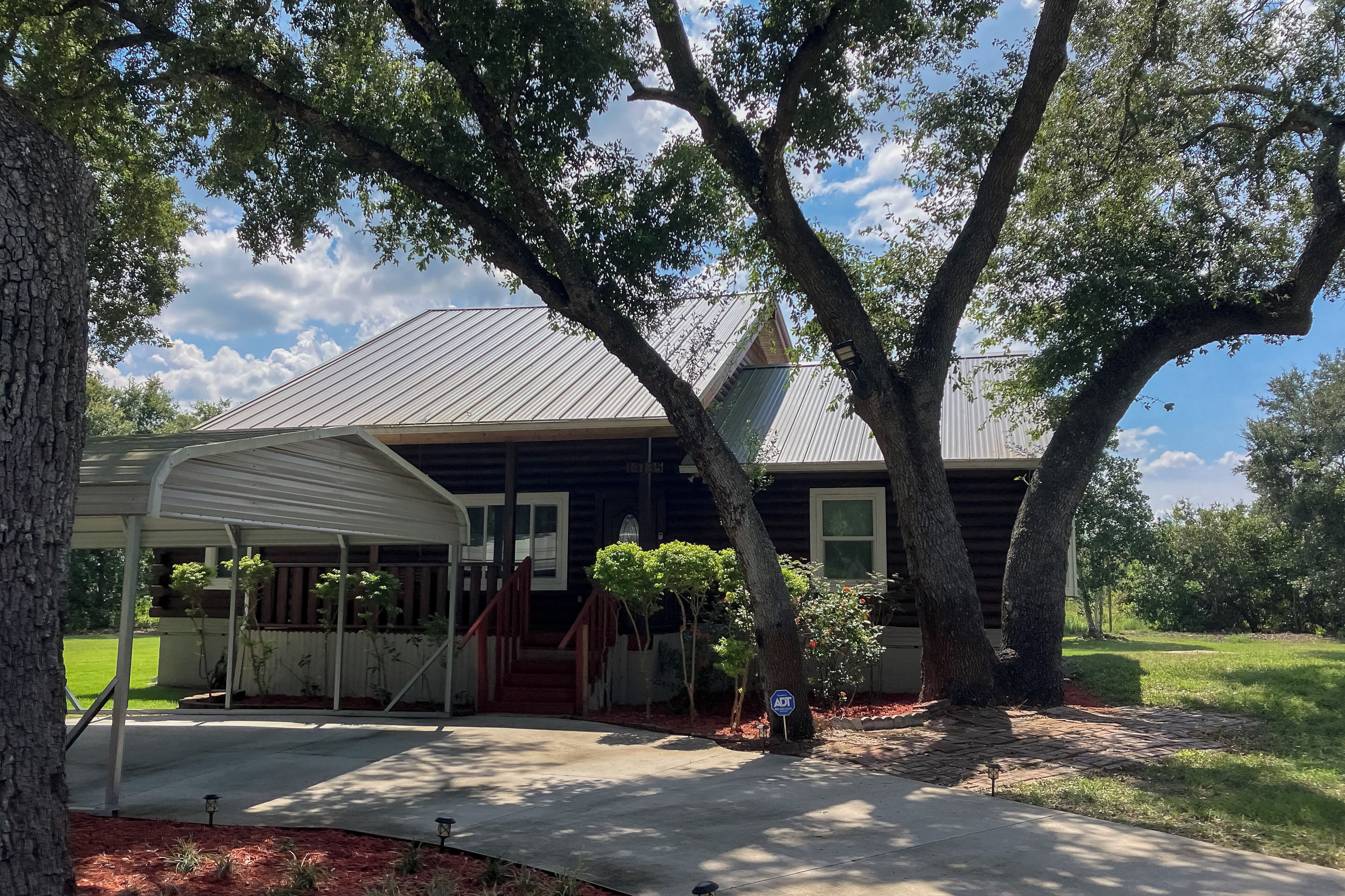 المنشأة من الخارج