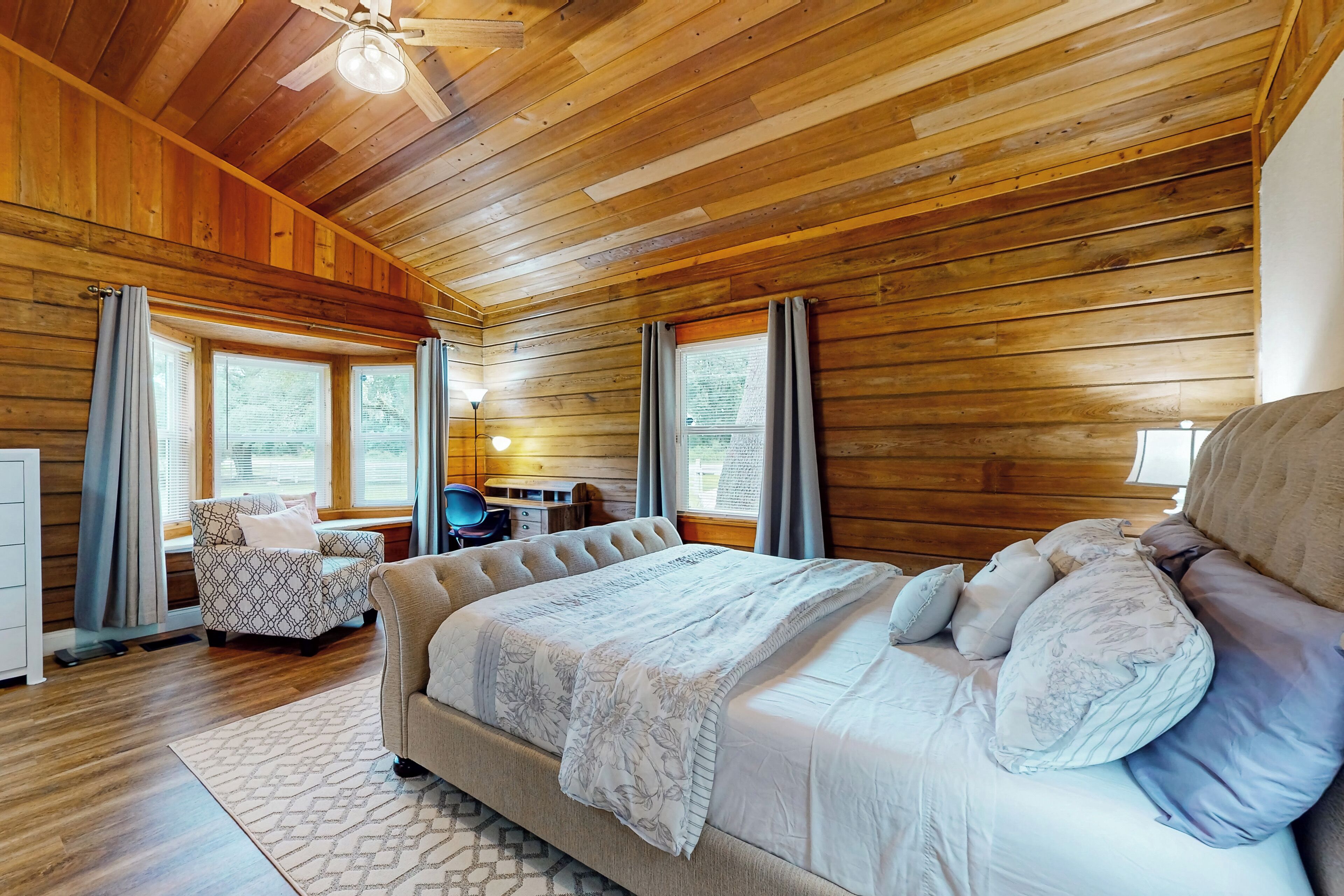 Fer et planche à repasser, accès Internet, draps fournis