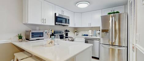 冷蔵庫、電子レンジ、コンロ、食器洗い機