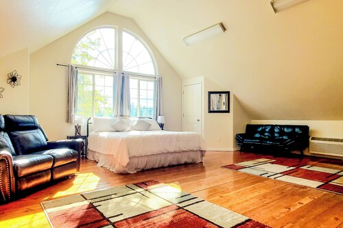 Family-Friendly 1BR w/ Laundry: Dogs Welcome