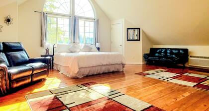 Family-Friendly 1BR w/ Laundry: Dogs Welcome