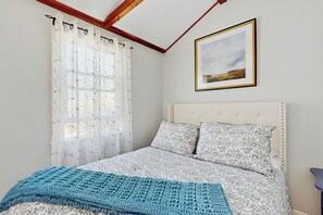 1 bedroom, iron/ironing board, internet, bed sheets