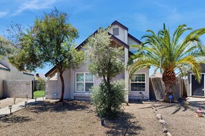 Exterior - Pool + Fire Pit: 'Desert Radiance' in Phoenix! (Phoenix)