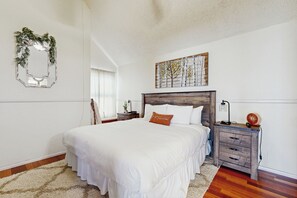 3 bedrooms, desk, iron/ironing board, Internet - Pool + Fire Pit: 'Desert Radiance' in Phoenix! (Phoenix)