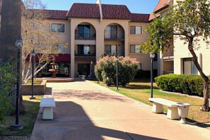 Exterior - Mtn-View Balcony: Condo 6 Mi to Dtwn Phoenix (Phoenix)