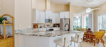 Golf Retreat: Enclosed Pool, Grill, Dog Friendly