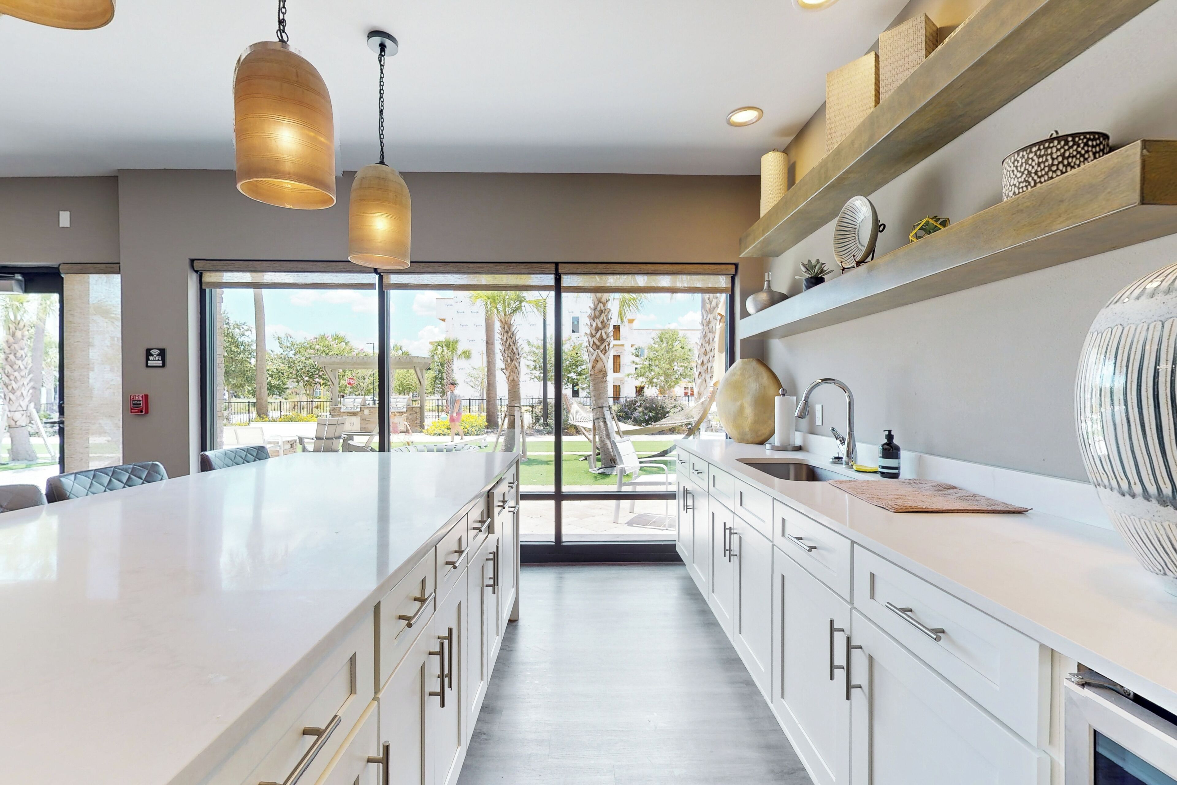 Køleskab, mikrobølgeovn, kogeplade, opvaskemaskine