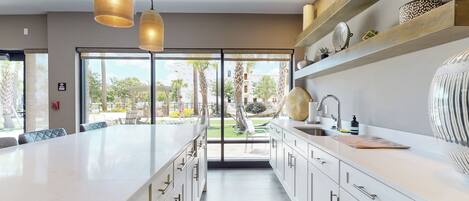 冷蔵庫、電子レンジ、コンロ、食器洗い機