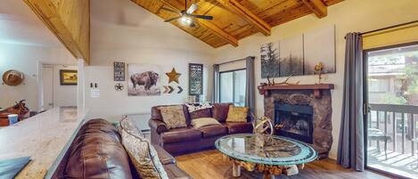 Televisión y chimenea