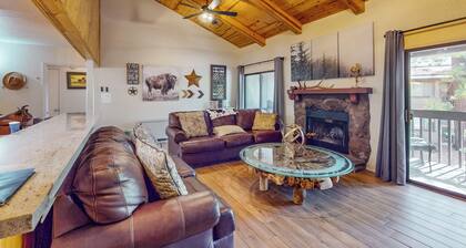 Forest-View Gem in Pinetop-Lakeside: Hike & Golf!