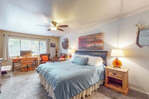 3 bedrooms, iron/ironing board, travel crib, internet