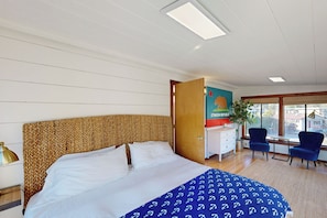 4 bedrooms, desk, iron/ironing board, Internet - Stroll to Shore: Stinson Beach Gem w/ Hot Tub (Stinson Beach)
