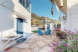Terrace/patio - Stroll to Shore: Stinson Beach Gem w/ Hot Tub (Stinson Beach)