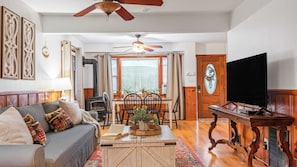 House (3 Bedrooms) | Interior - Minutes to Lake Arrowhead Village Cozy & Secluded Cedar Cove by Avantstay (Skyforest)