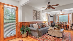 House (3 Bedrooms) | Interior - Minutes to Lake Arrowhead Village Cozy & Secluded Cedar Cove by Avantstay (Skyforest)