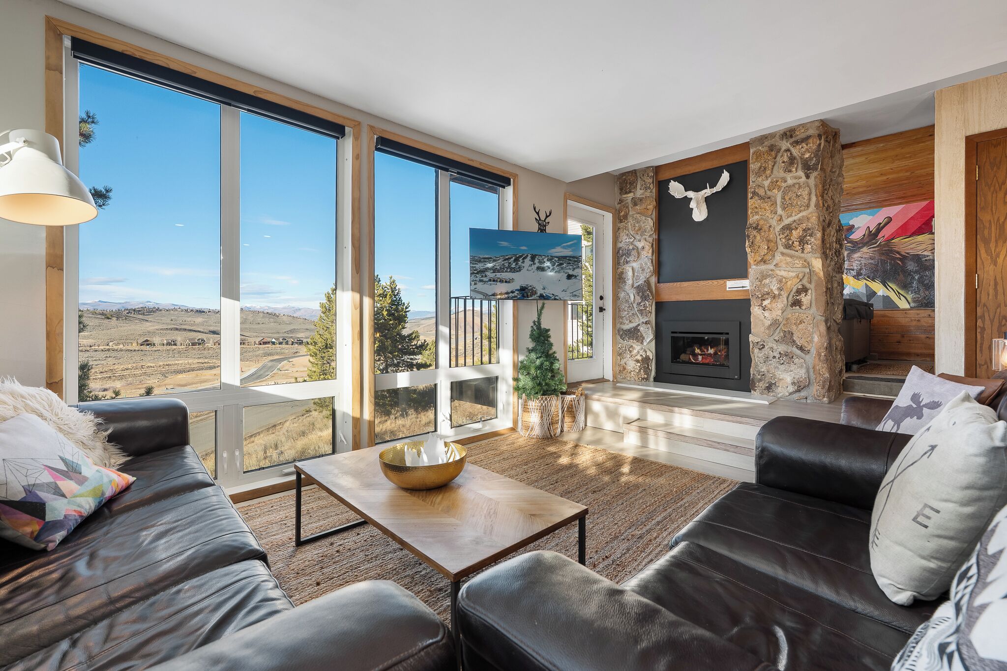 Télévision, cheminée