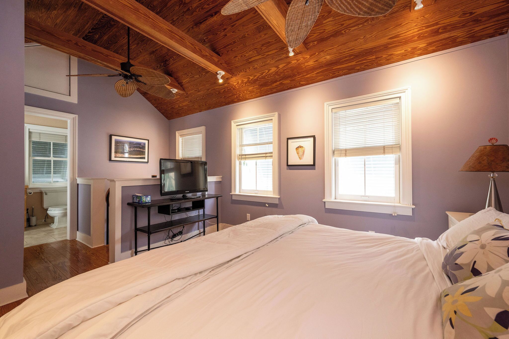 Bureau, fer et planche à repasser, Wi-Fi gratuit, draps fournis