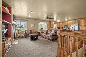 TV connectée, cheminée, chaîne hi-fi, espaces bureaux