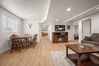 Grand Ogden Lodge No3135B |Ski Powder Mtn |Hot Tub