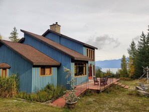 Exterior - Kelder - Back to base - Retreat & Wellness
a countryside room with a double bed (Nelson)