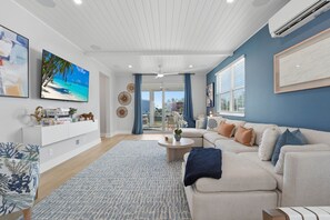 Smart TV, video games, table tennis, books - ⚓New Listing Discounts! Canal Home-Heated Pool, Game Room, Tesla Charger, & More⚓ (Cortez)