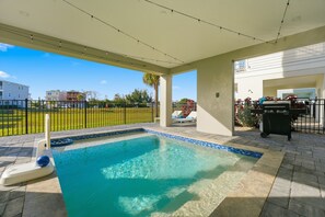A heated pool - ⚓New Listing Discounts! Canal Home-Heated Pool, Game Room, Tesla Charger, & More⚓ (Cortez)
