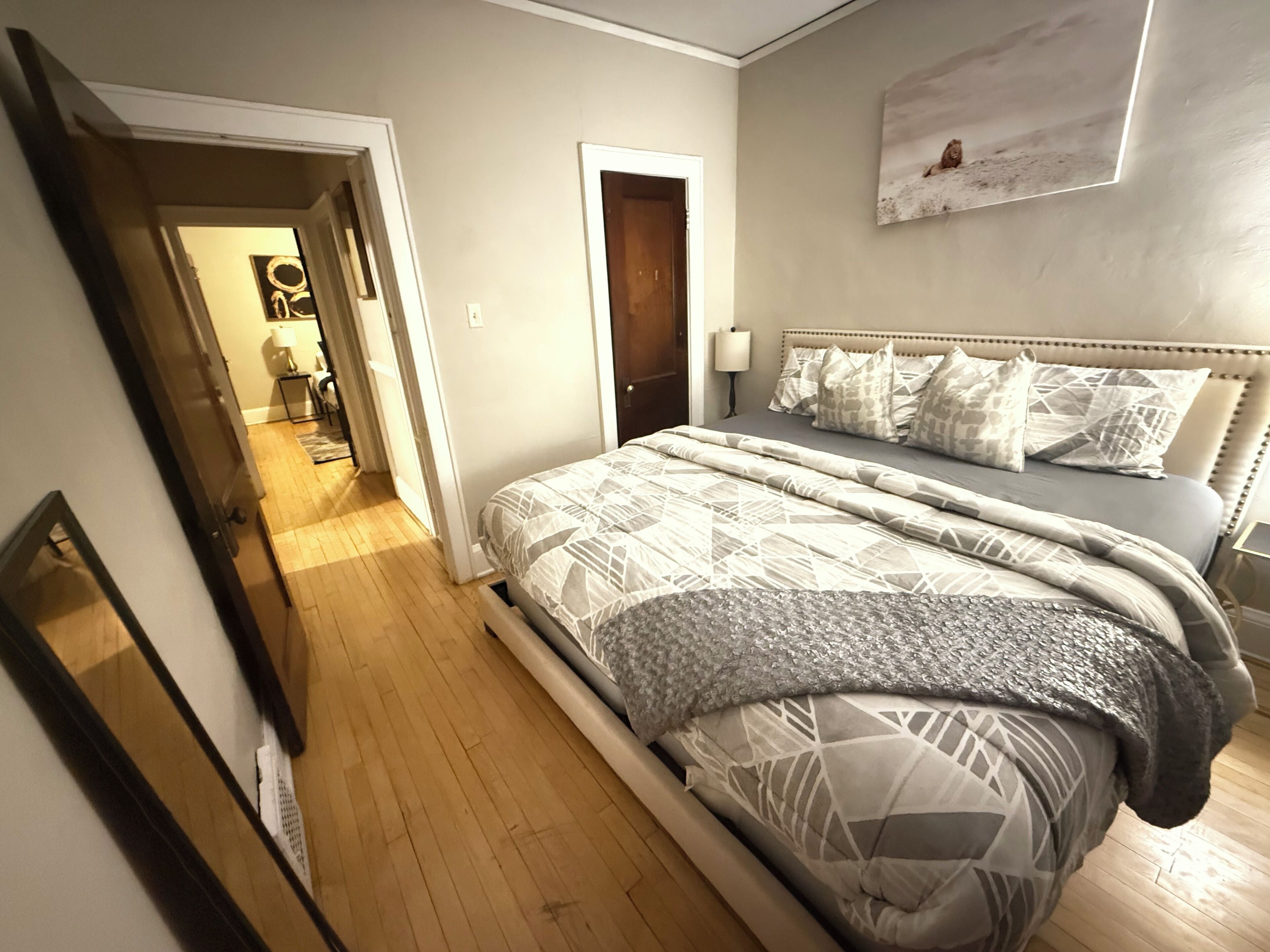 Schreibtisch, Bügeleisen/Bügelbrett, kostenloses WLAN, Bettwäsche