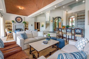 TV, fireplace - Casa Primera Luxury 6-BR Villa Ocean & Golf View (San Jose del Cabo)