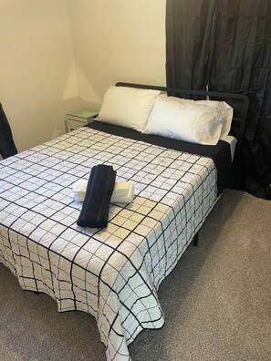 WiFi, bed sheets - Beautiful newly remodeled 1-bathroom oasis offering comfort and convenience. (Lakeland)