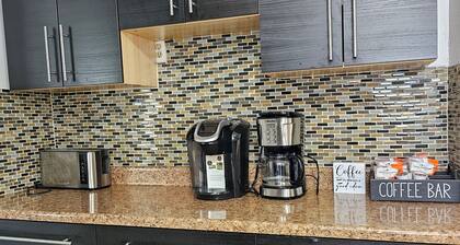 Spacious 5-bedroom house in charming Ypsilanti with AC