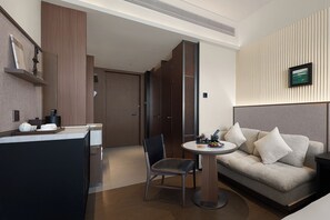 Deluxe Twin Room | Living area | Printers - K·SPACE Hotel - Guangzhou Beijing Road Dafo Ancient Temple Branch (Guangzhou)