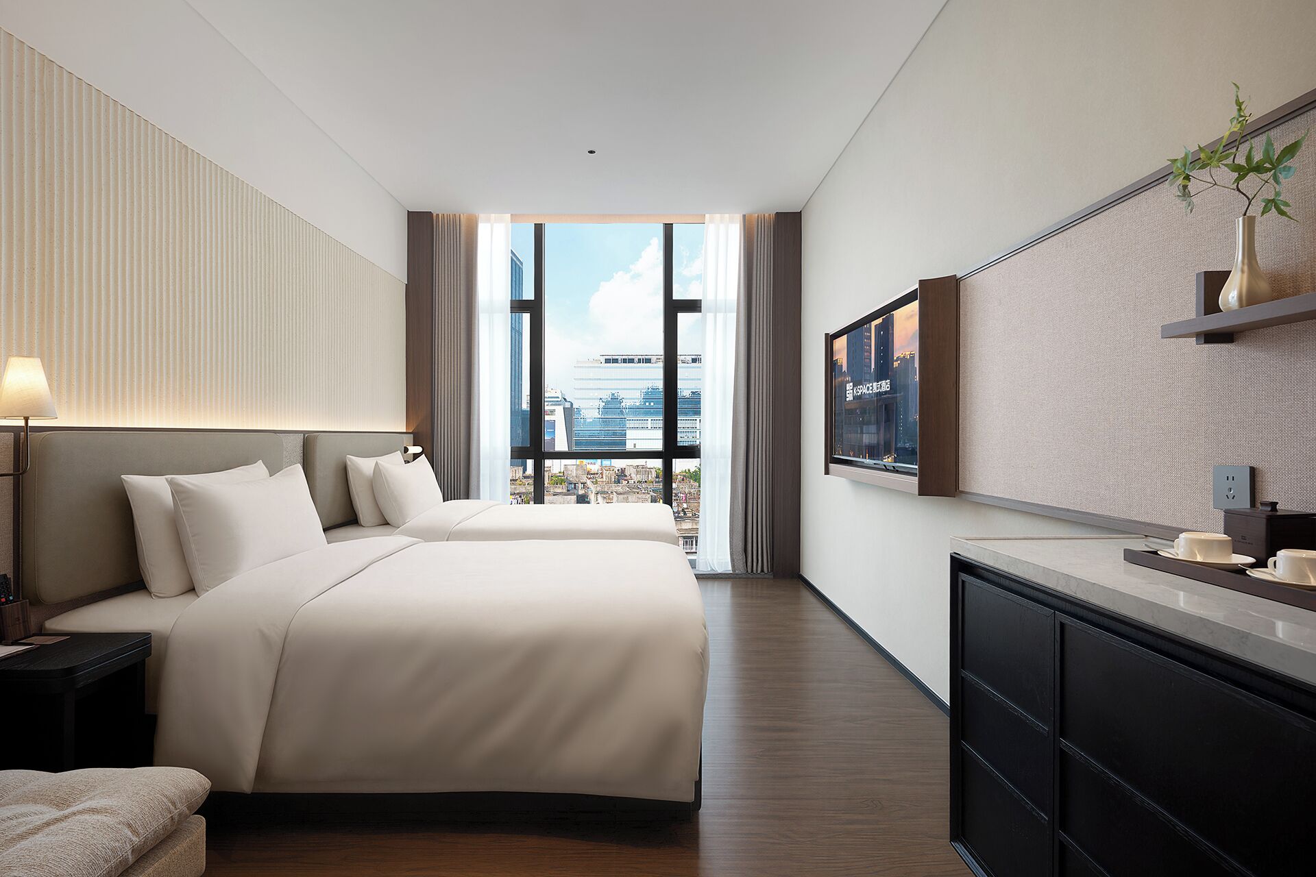 Quarto duplo empresarial | Roupas de cama premium, cofres nos quartos, escrivaninha