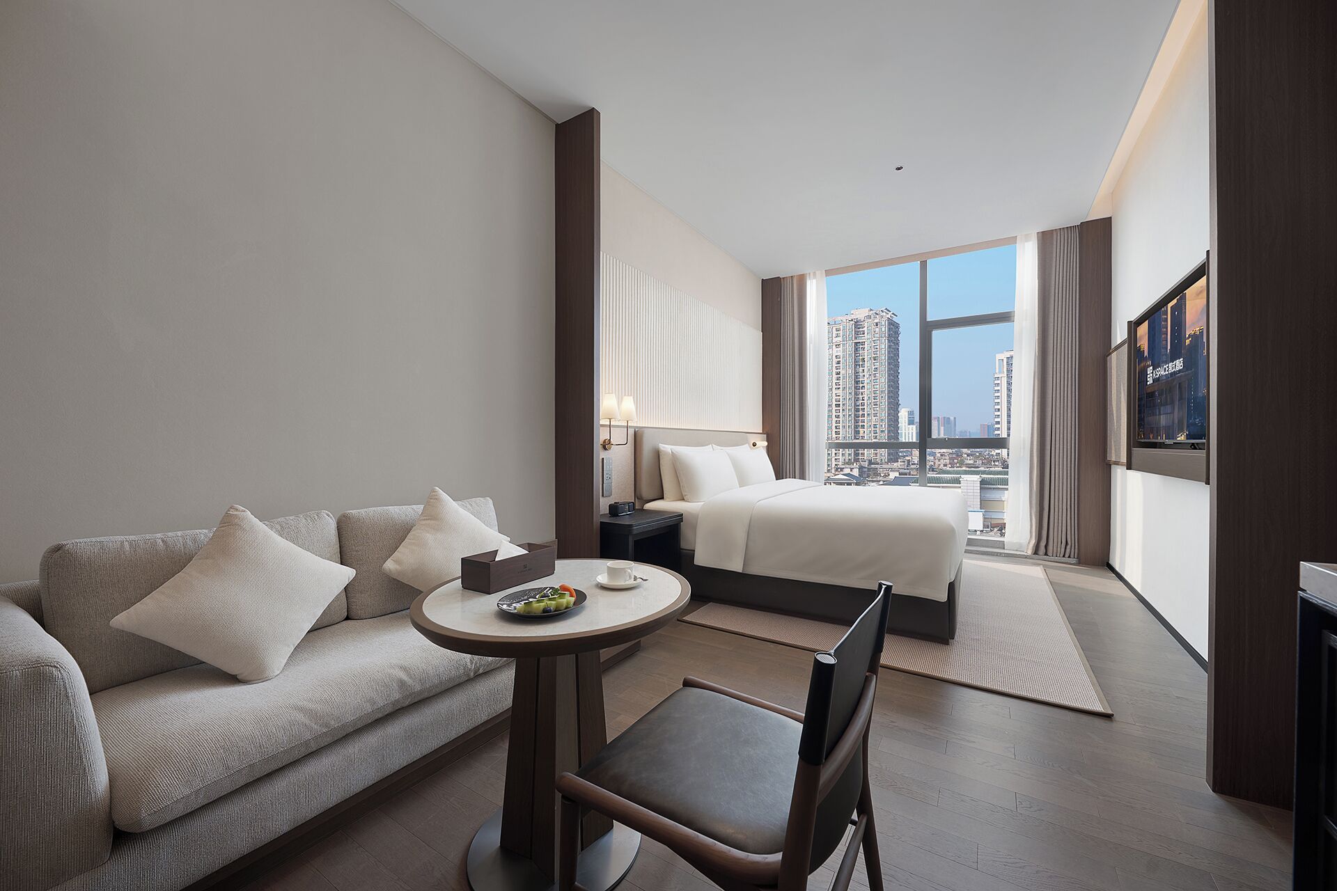 Quarto solteiro executivo | Roupas de cama premium, cofres nos quartos, escrivaninha