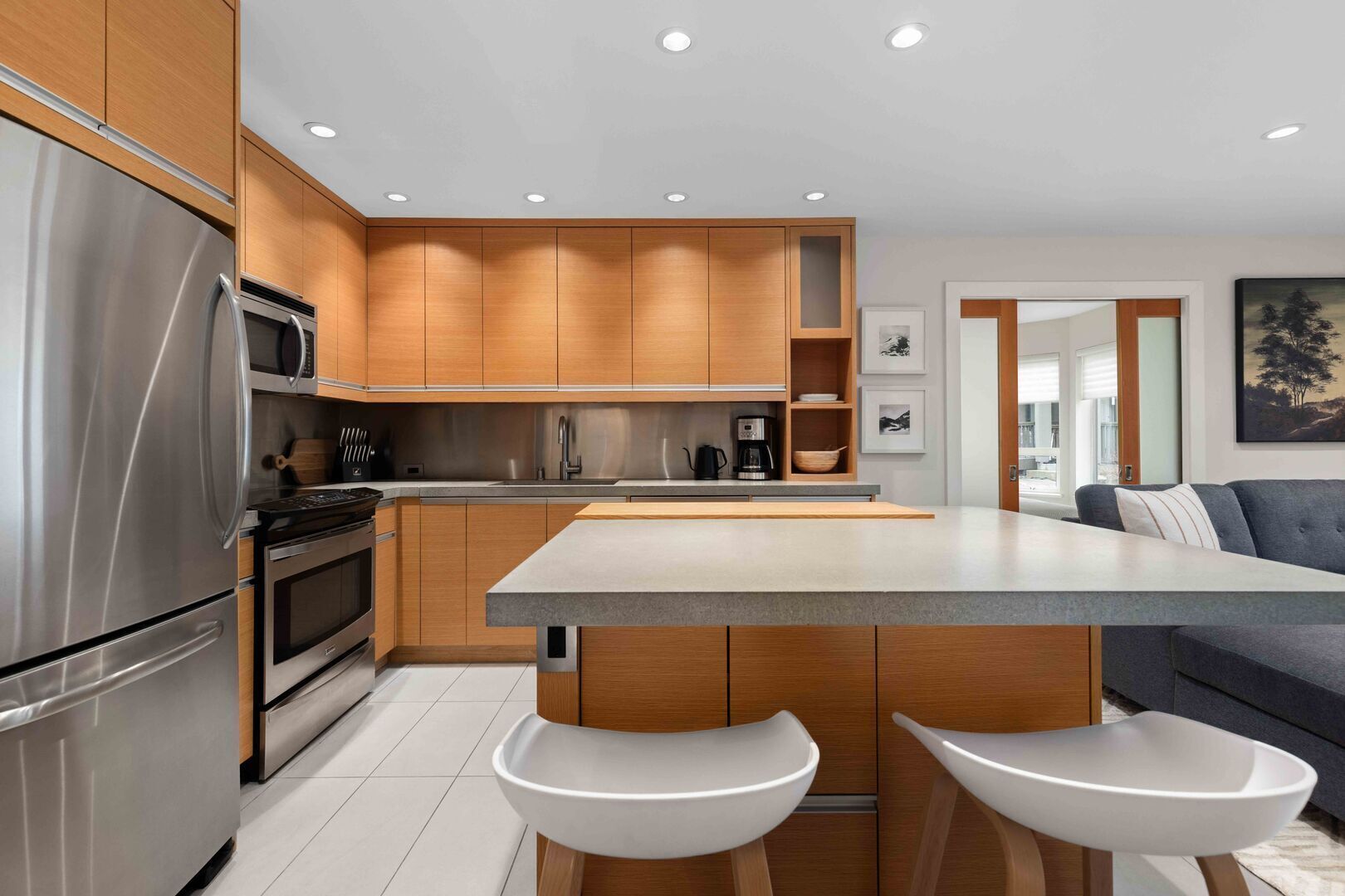 Kjøleskap, mikrobølgeovn, ovn og kokeplater