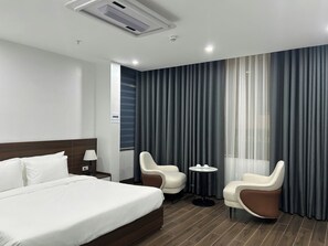 Luxury Room, City View | Desk, laptop workspace, soundproofing, iron/ironing board - Elegant Hotel (Hai Ba Trung)