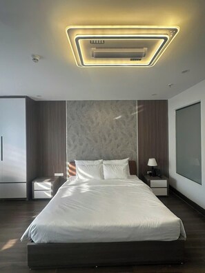 Habitación Deluxe | Escritorio y espacio para trabajar con un portátil