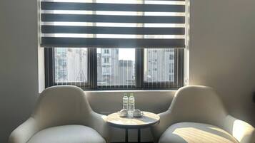 Deluxe Room | Living area