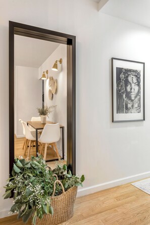 Dining - Charming Designer 4-Bedroom Apartment, 10 Minutes to Times Square! (New York)