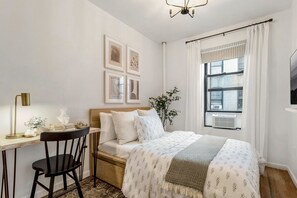 4 bedrooms, iron/ironing board, WiFi, bed sheets
