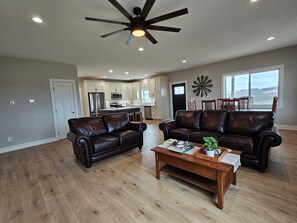 Smart TV, books - Modern home on acreage with pond, trails, rolling hills, and sunset views (Winterset)